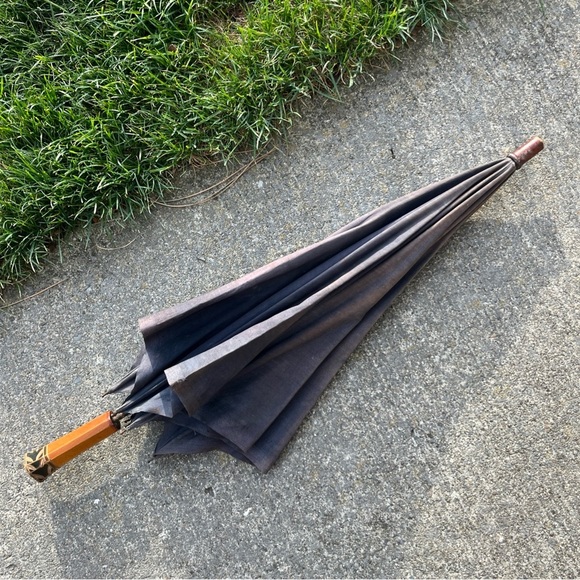 Vintage faded black Parasol with Wooden Handle - Picture 14 of 15